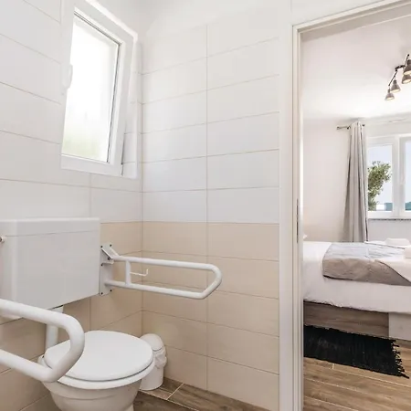 Pet Friendly In Supertarska Draga * Supetarska Draga