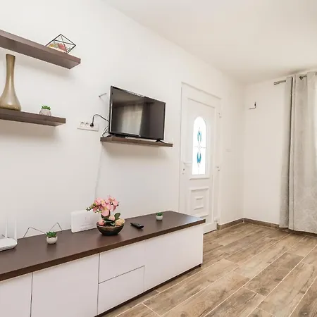 Pet Friendly In Supertarska Draga * Supetarska Draga