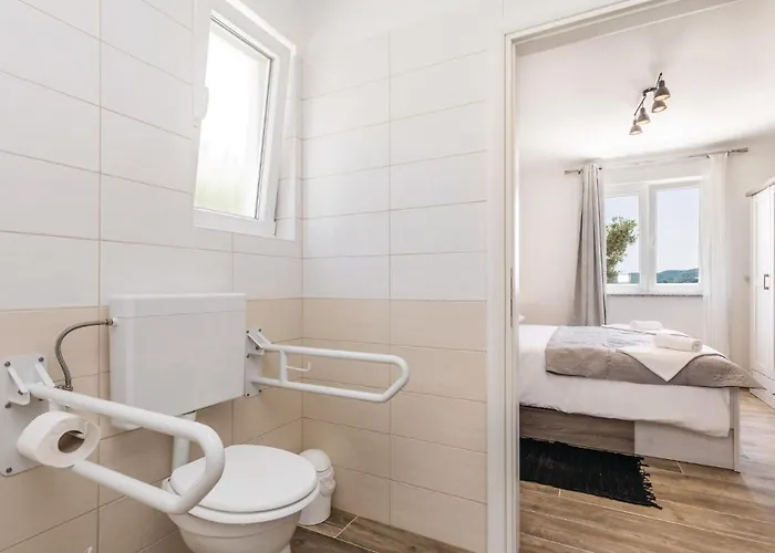 Pet Friendly In Supertarska Draga * Supetarska Draga