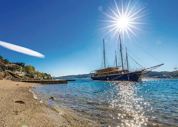 Pet Friendly In Supertarska Draga Hébergement de vacances Supetarska Draga