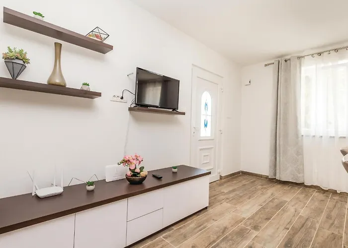 Pet Friendly In Supertarska Draga * Supetarska Draga