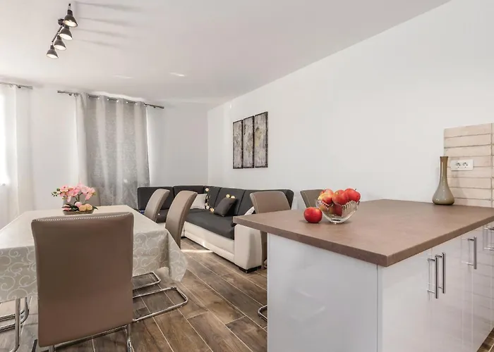 Pet Friendly In Supertarska Draga