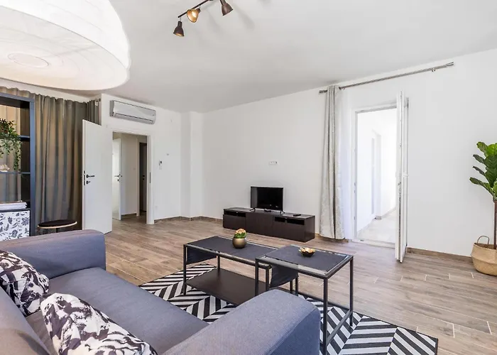 Pet Friendly In Supertarska Draga * Supetarska Draga