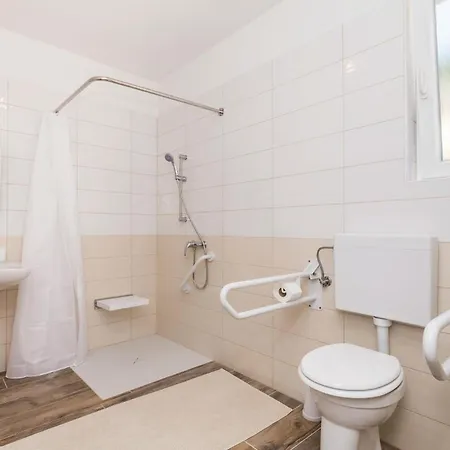 Holiday home In Supertarska Draga With Wifi