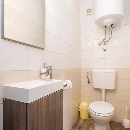 Holiday home In Supertarska Draga With Wifi