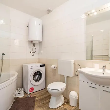 Holiday home In Supertarska Draga With Wifi
