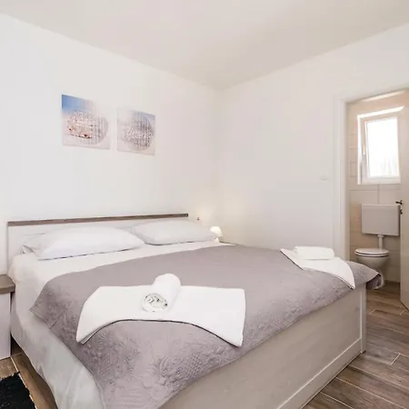 Holiday home In Supertarska Draga With Wifi *