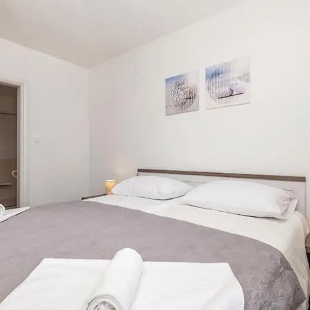 In Supertarska Draga With Wifi Holiday home
