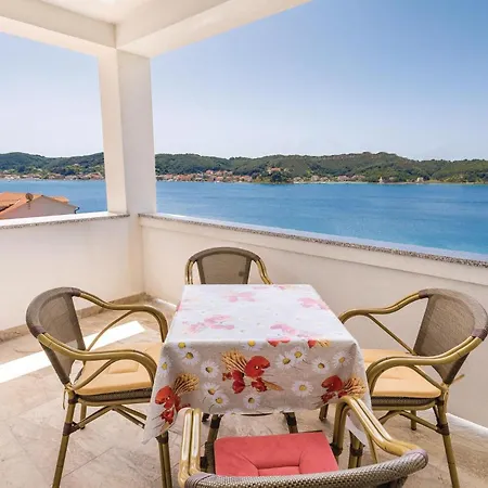 Luxurious In Supertarska Draga Holiday home Supetarska Draga