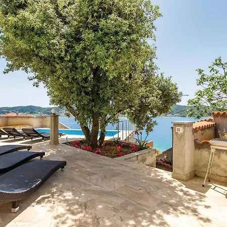 Holiday home In Supertarska Draga With Wifi *