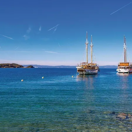 In Supertarska Draga With Wifi Holiday home Supetarska Draga